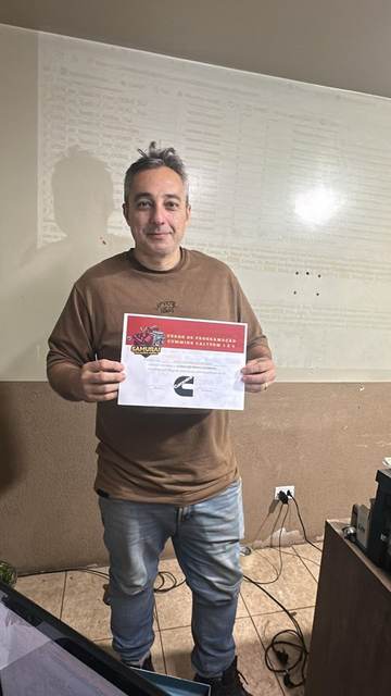 Aluno formado no curso de programação Cummins